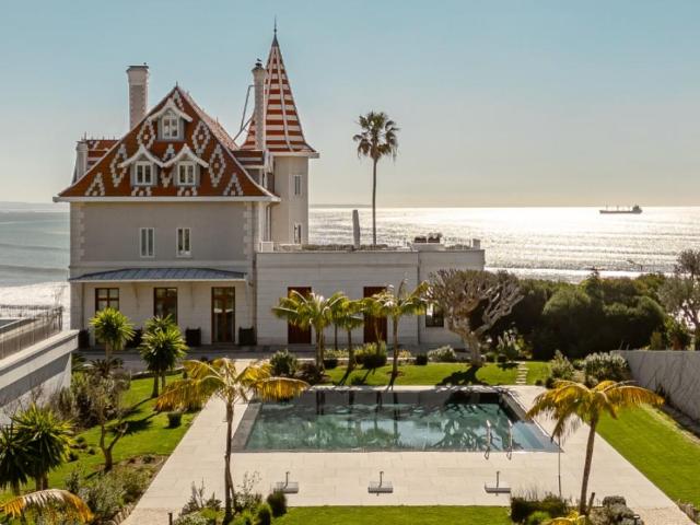 Apartamento T2 com jardim e piscina privativa com vista mar. 155m² Cascais e Estoril
