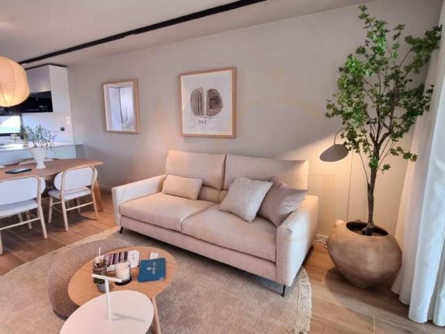Apartamento T2 com jardim privado, piscina e garagem em Albu. 75m² Albufeira e olhos de água