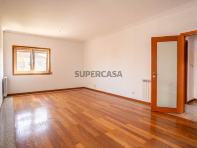 Apartamento T2 com ótimas áreas, a poucos minutos de centro de Aveiro