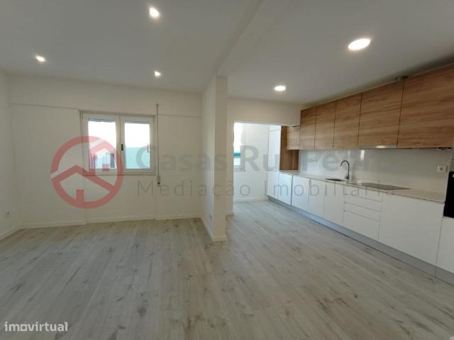 Apartamento T2 com Logradouro