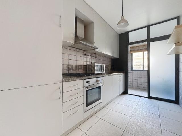 Apartamento T2 com lugar de garagem, a 500 metros da praia de Vila Praia de Âncora