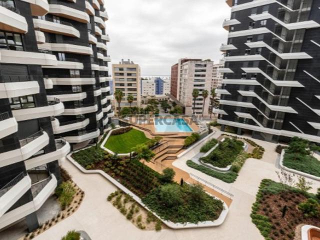 Apartamento T2 com lugar de garagem, arrecadação, piscina e Vista Rio, Parque das Nações, Lisboa