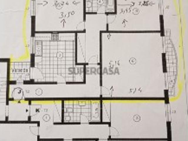 Apartamento T2 com lugar de garagem e arrecadação no Centro do Bombarral