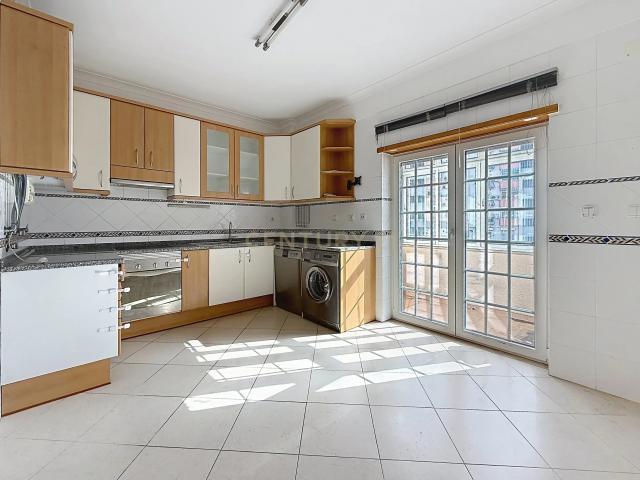 Apartamento T2 com lugar de garagem e arrecadação Vale Gatos