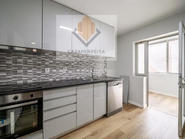 Apartamento T2 com Lugar de Garagem e Arrumo Jardim Arca d. 52m² Paranhos