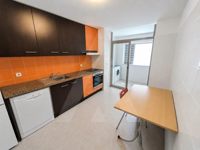 Apartamento T2 com lugar de garagem e arrumos a 5 Minutos do Glicínias!