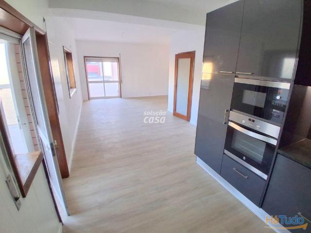 Apartamento T2 com Lugar de Garagem, localizado a 600 metros do Metro! | 26064082982