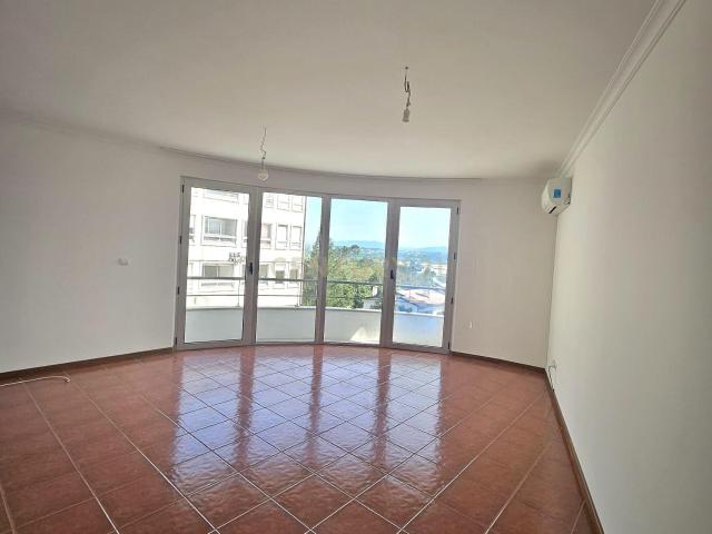 T2 Espaçoso com Suíte, Garagem e Varandas Ensolaradas no Centro de Oliveira do Bairro – Pronto a Habitar e Cheio de Conforto!