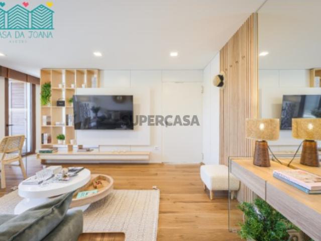 Apartamento T2 com Lugares de Garagem em Santa Joana