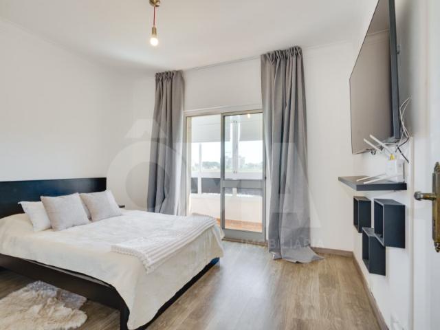 Apartamento T2 com marquise na Avenida dos Metalúrgicos, Seixal