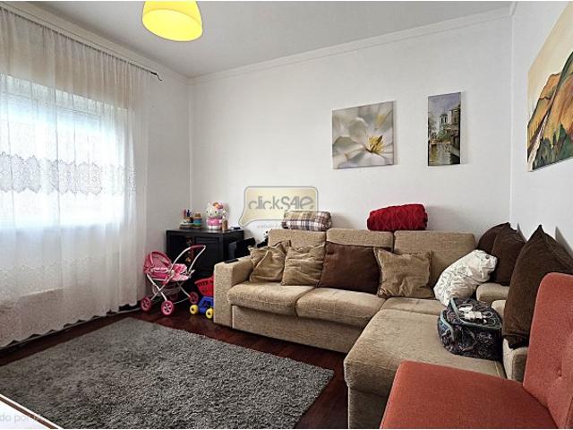 Apartamento T2 com Sótão e Terraço Bairro do Casal Novo, Caneças