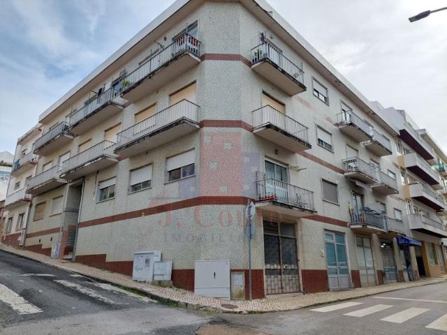 Apartamento T2 com sótão em Caldas da Rainha