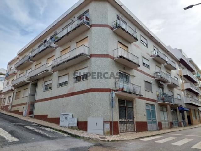 Apartamento T2 com sótão em Caldas da Rainha