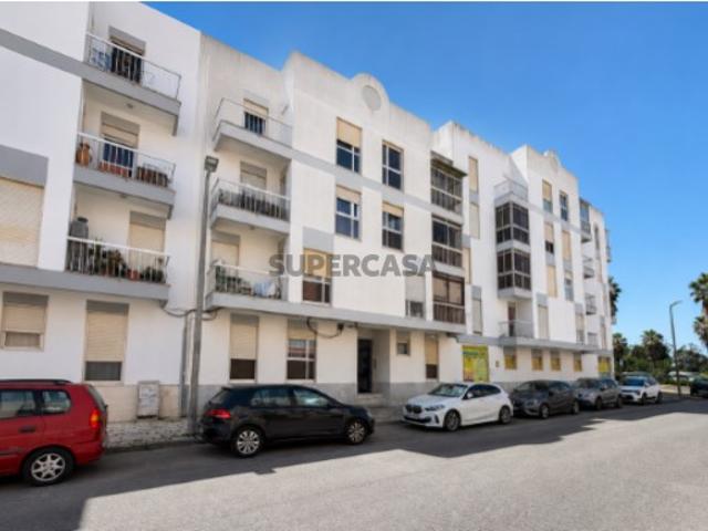 Apartamento T2 com Sótão em Ouressa Mem Martins