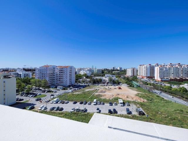 Apartamento T2 com Terraço e Sótão em Portimão