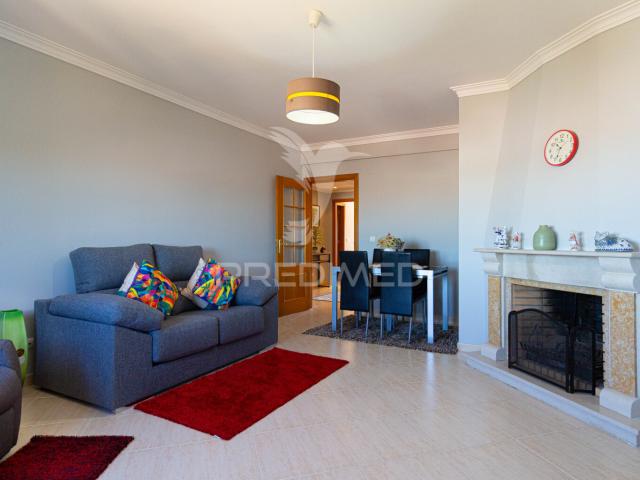 Apartamento T2 com suíte Santa Marta do Pinhal Corroios 336.500 €