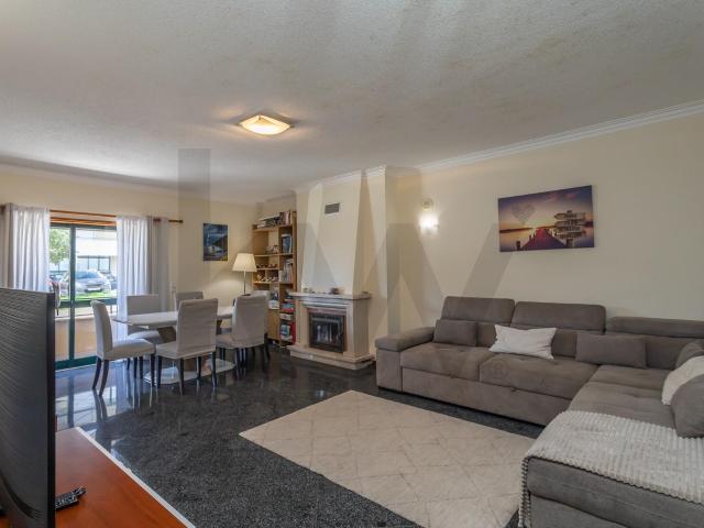 Apartamento T2 com suite, terraço e garagem box S. Domingos de Rana, Cascais