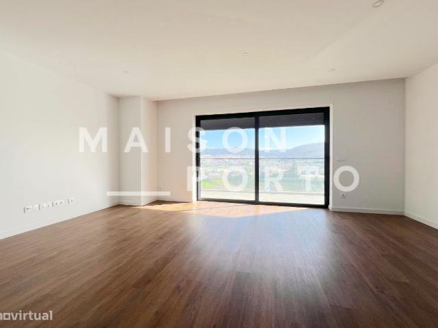 Apartamento T2 com Suite, Varanda e Box em Aguas Santas, Maia