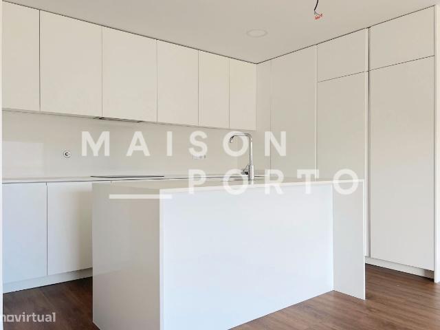 Apartamento T2 com Suite, Varanda e Box em Aguas Santas, Maia