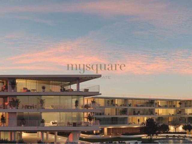 Apartamento T2 com suíte, varanda, lugar de garagem e arrumos | 25063953899