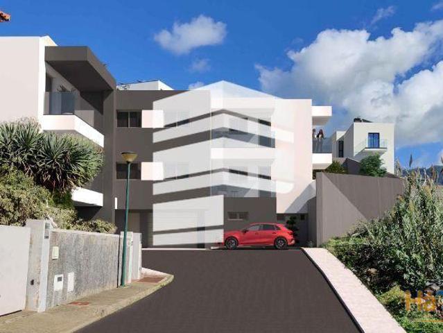 Apartamento T2 com pátio Santo António | 26064067743