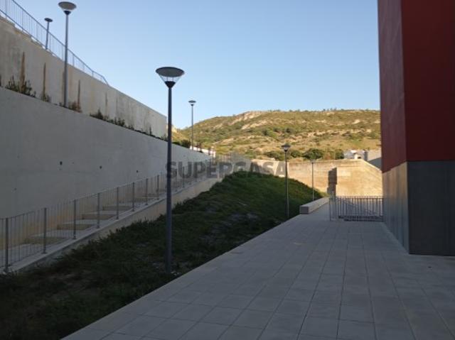 Apartamento T2 com Pátio / Quintal em Sesimbra