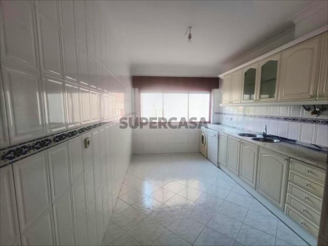 Apartamento T2 com Parqueamento na Cavaleira