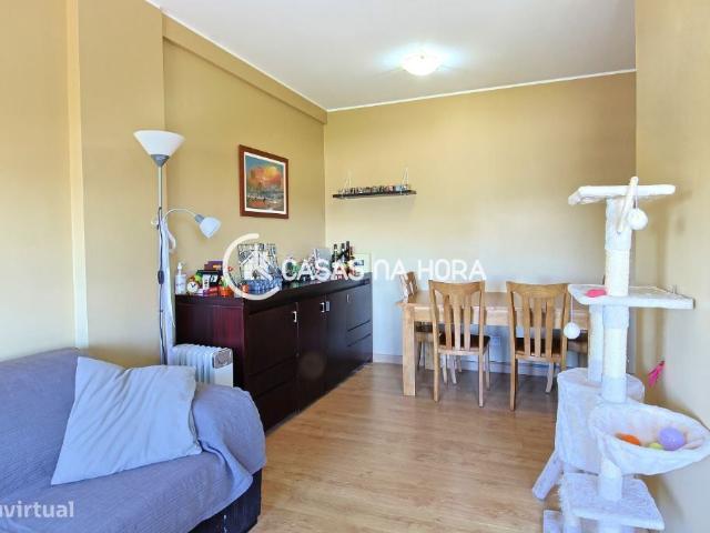 Apartamento T2 com Parqueamento no Monte da Caparica