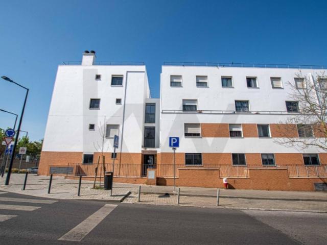 Apartamento T2 com parqueamento e arrecadação