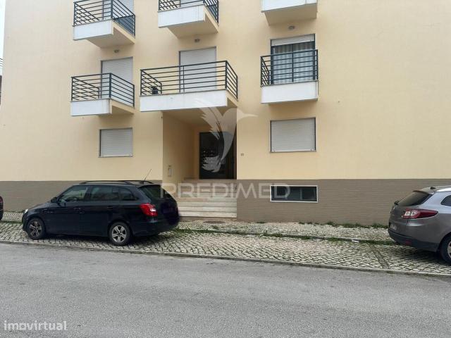 Apartamento T2 com parqueamento e arrecadao Qta do Anjo