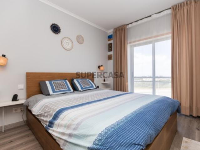 Apartamento T2 com parqueamento e elevador