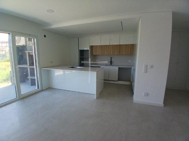 Apartamento T2, com parqueamento para 1 carro e arrecadação. 75m² Charneca De Caparica