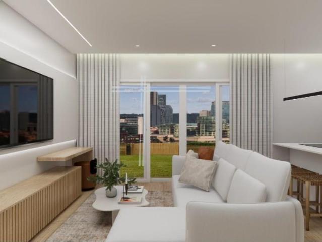 Apartamento T2, com varandas, parqueamento para 1 carro e ar. 75m² Charneca De Caparica