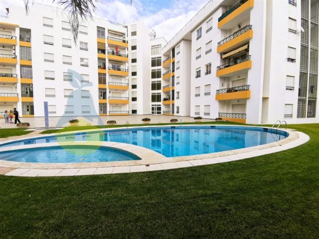 Apartamento T2 com piscina e garagem, Armação de Pêra
