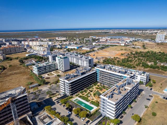 Apartamento T2 com Piscina e Garagem em Lux Garden Faro Próximo Fórum Algarve e Aeroporto, Faro, Lux Garden Lejana | Alta de Faro