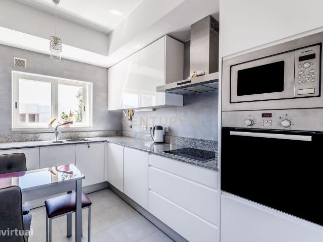 Apartamento T2 com piscina e garagem Zona residencial de prestgio
