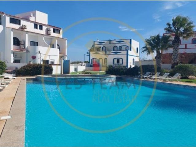 Apartamento T2 com Piscina e Lugar de Garagem a 3 Minutos das Praias de Sagres