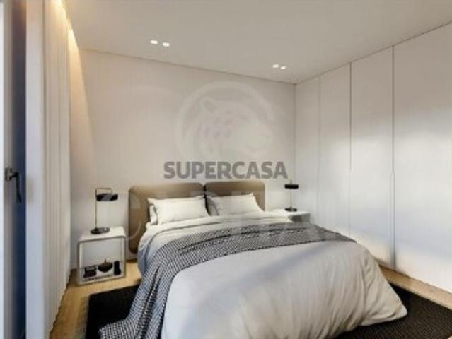 Apartamento T2, com piscina, em condomínio fechado
