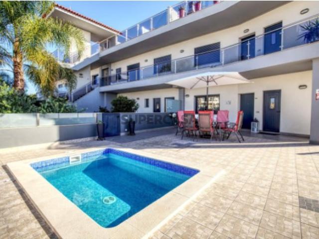 Apartamento T2 com Piscina Privativa no Centro de Quarteira