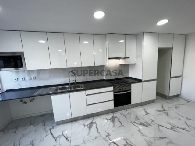 Apartamento T2 com quintal totalmente remodelado no Laranjeiro