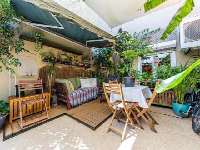 Apartamento T2 com quintal privativo e anexo independente, junto ao Jardim Zoológico