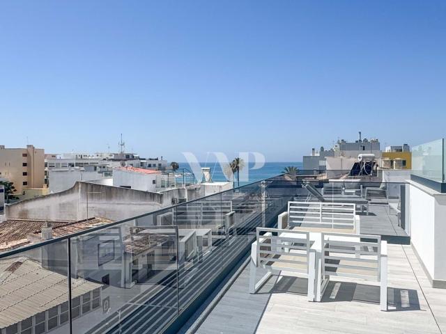 Apartamento T2 com Rooftop Privado e Vista Mar a 100 Metros. 206m² Quarteira