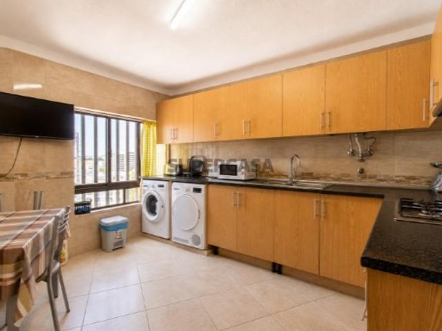 Apartamento T2 com ótimo terraço com vista rio