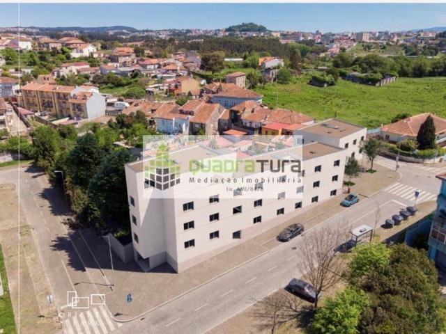 Apartamento T2 Com TERRAÇO 20m2, 2 frentes Poente / Nascente e com lugar de garagem