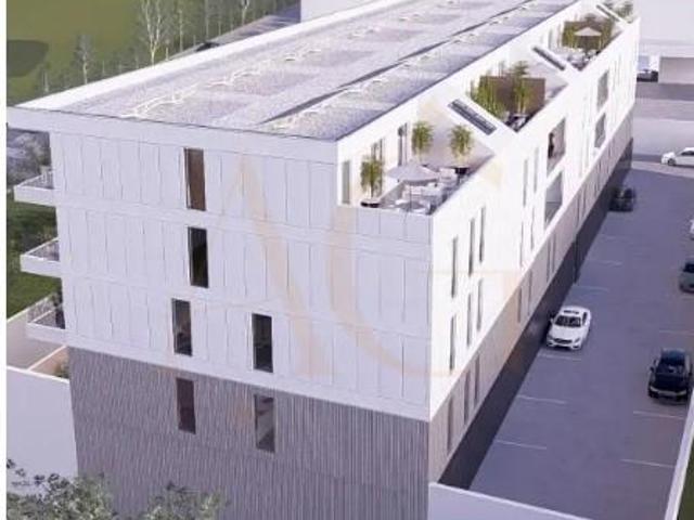 Apartamento T2 com terraço, varanda no último andar, em Port. 96m² Portimão