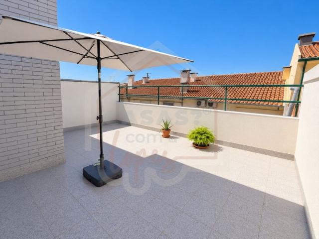 Apartamento T2 com Terraço, Varandas e Garagem Fechada | São Bernardo Aveiro