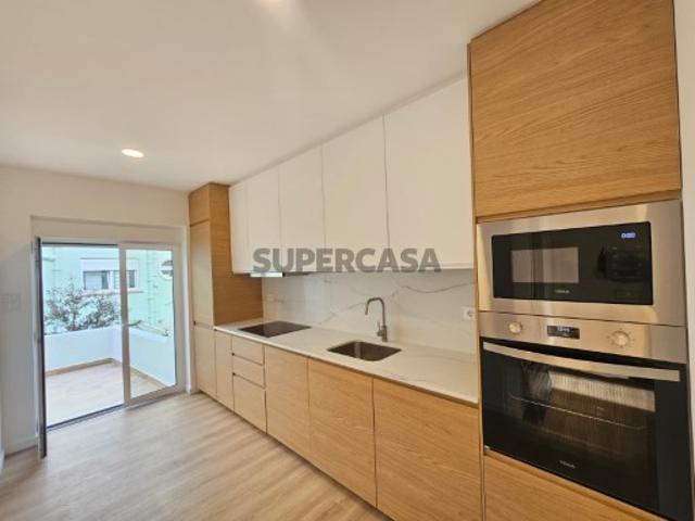 Apartamento T2 com terraço Amadora