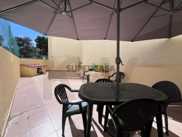 Apartamento T2 com Terraço de 50 m² e Box Fechada O Seu Novo Refúgio em Rio de Mouro!