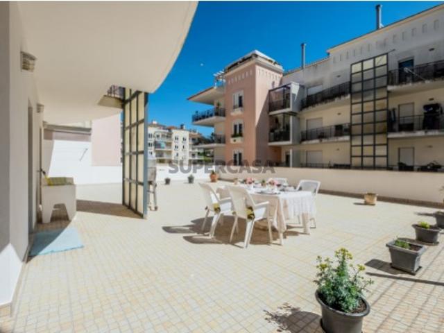 Apartamento T2 com terraço de uso exclusivo