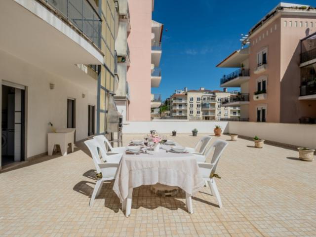 Apartamento T2 com terraço de uso exclusivo